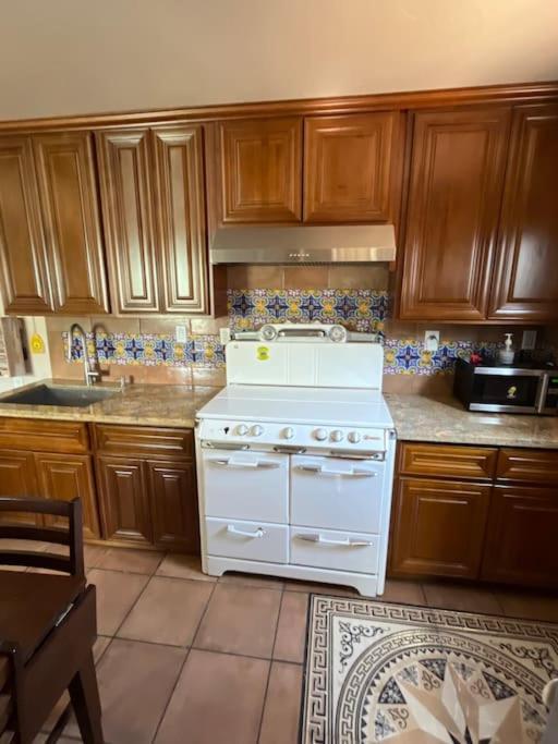 Апартаменты Charming Casita All Too Yourself Near Midtown Сакраменто Экстерьер фото